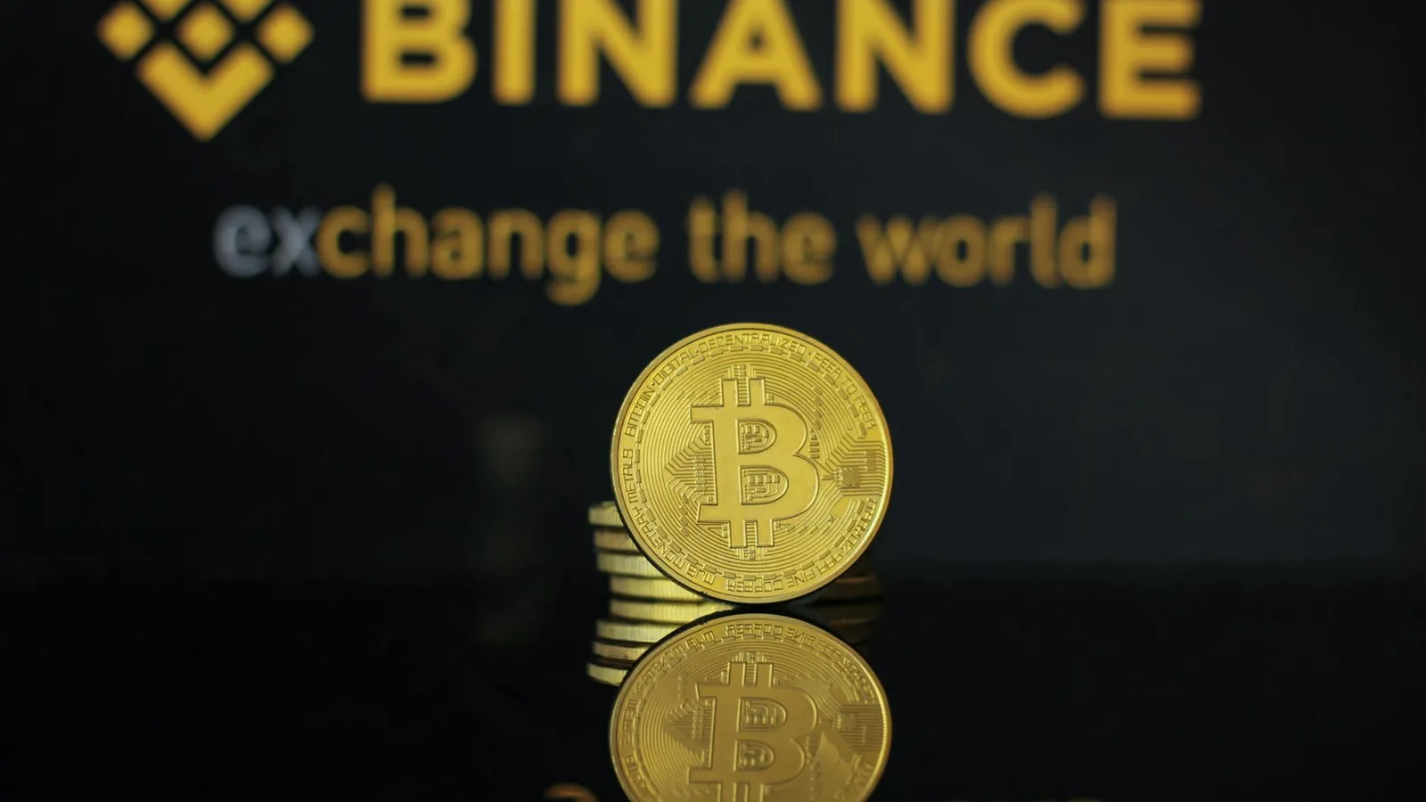 Ölpreisrückgang und Bitcoin-Korrektur: Auswirkungen auf Schweizer Finanzdienstleister