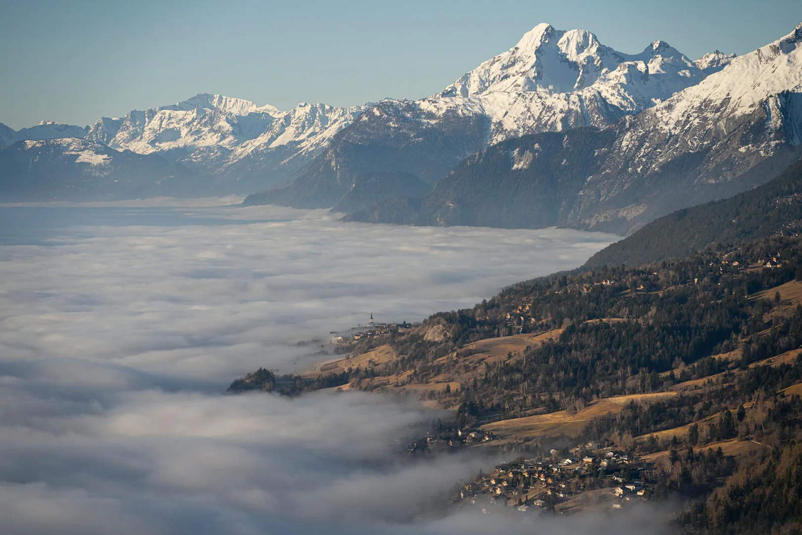 Stefan Halter kündigt Dokumentarfilm über Crans-Montana-Katastrophe an