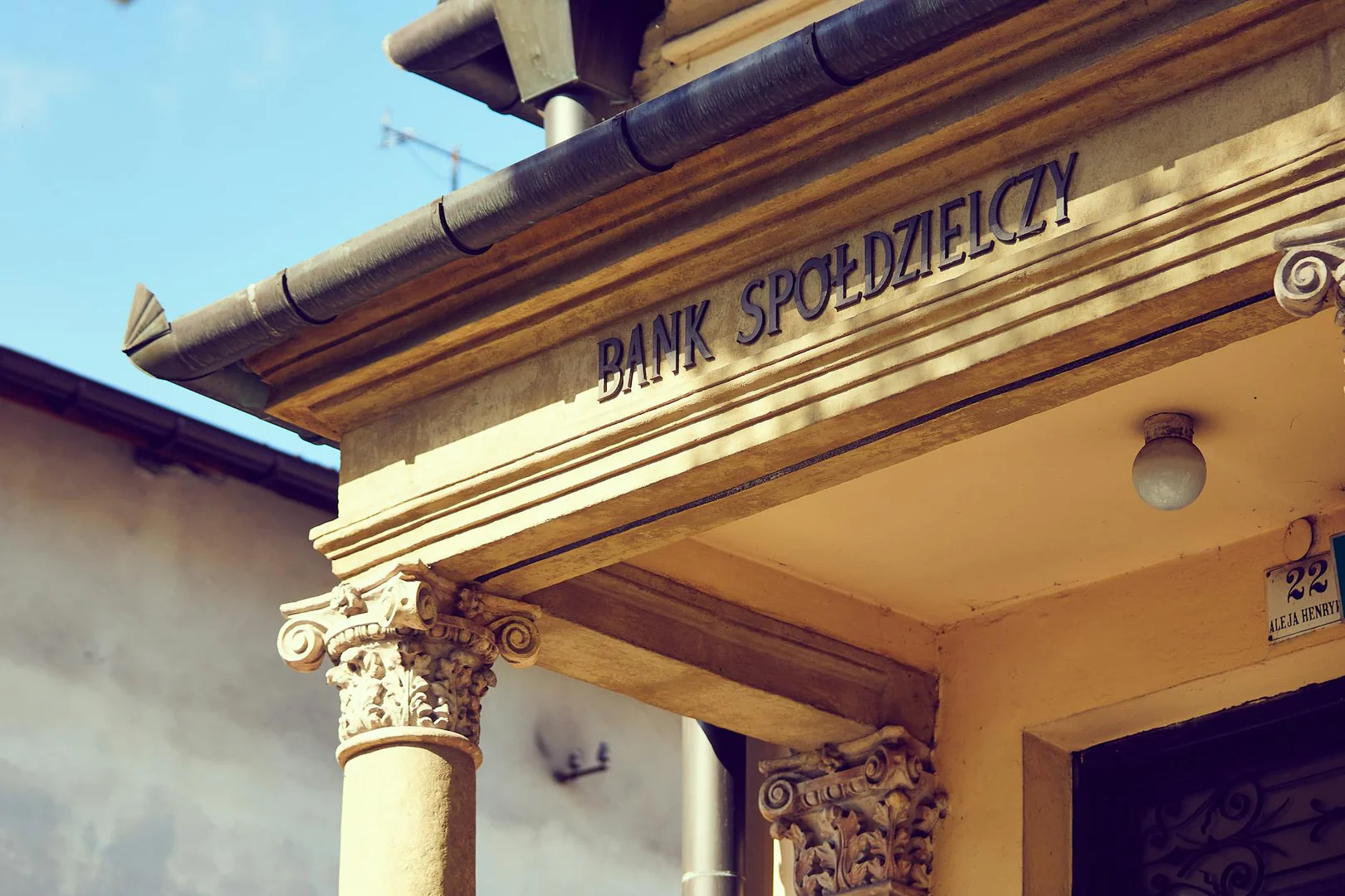 GKB warnt vor Reputationsschaden bei BZ Bank nach Kundenflucht von 7 Milliarden